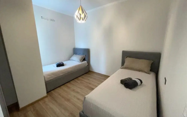 Brand New City Center Apartment