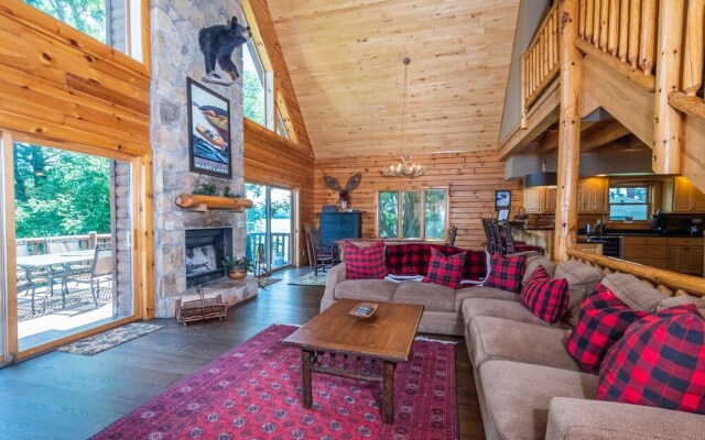 Bear Hollow House