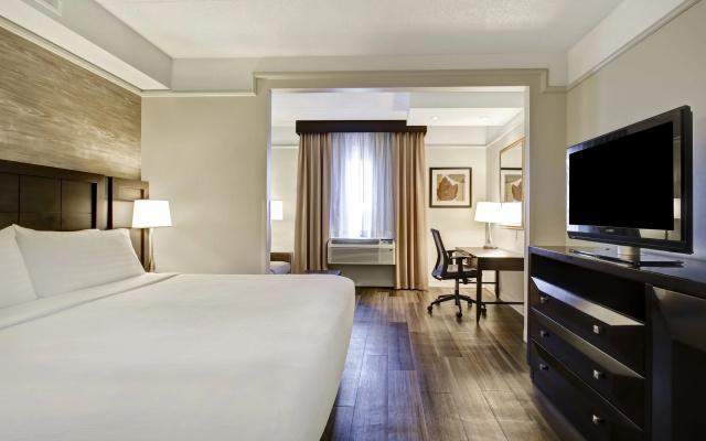 Holiday Inn & Suites Windsor Ambassador Bridge by IHG