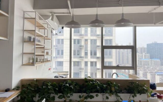 Yunzhu Executive Apartment (Zhengzhou People's Hospital Metro Station)