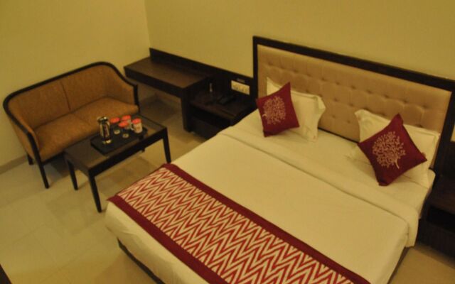 OYO 2647 Hotel Sai Shubham