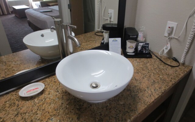 Days Inn & Suites by Wyndham Arcata