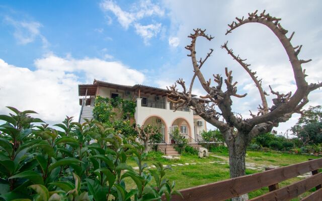 Family Private Homes with Sea View