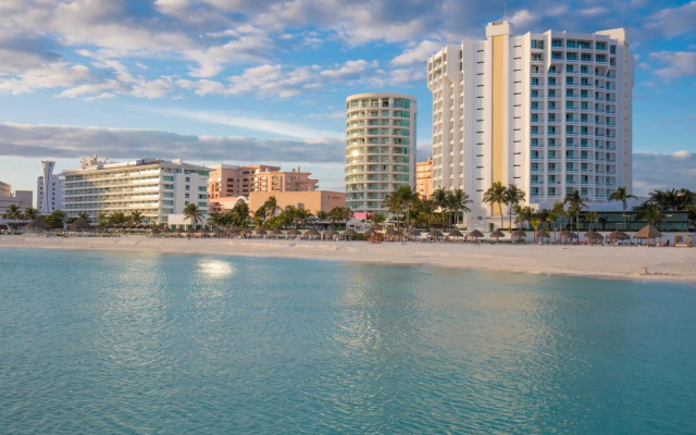 Altitude at Krystal Grand Cancun - All inclusive