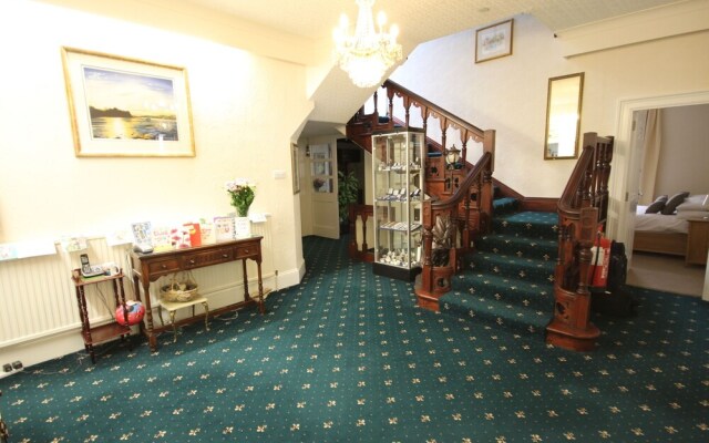 Coombe Court Hotel