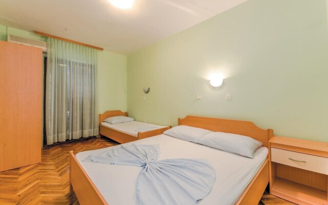 Beautiful Home in Bosana With Wifi and 2 Bedrooms