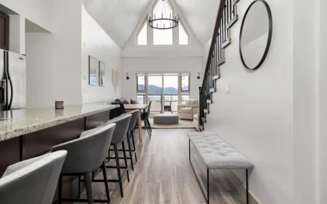 Lakeview Splendor 7BR Penthouse Bliss