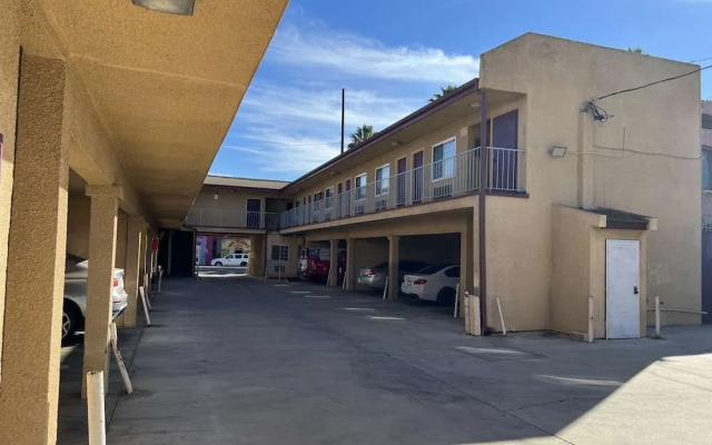 Deluxe Inn LA