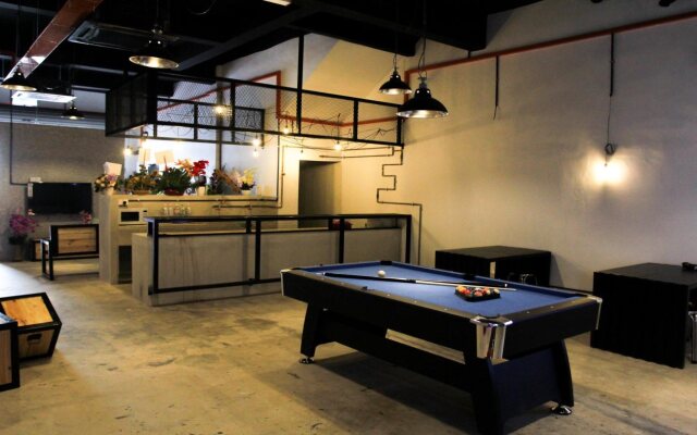 De' Factory Station Hotel