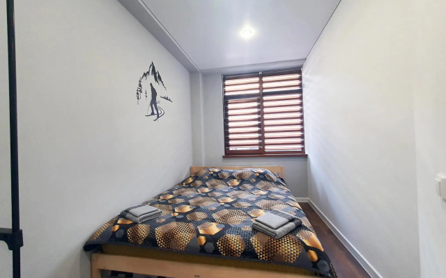 Apartment to Live in the Mountains on Resettlednaya street