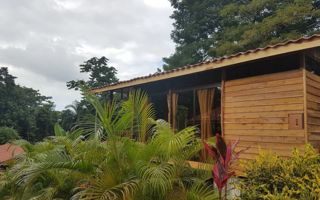 Hotel Heliconias Nature Inn & Hot Springs