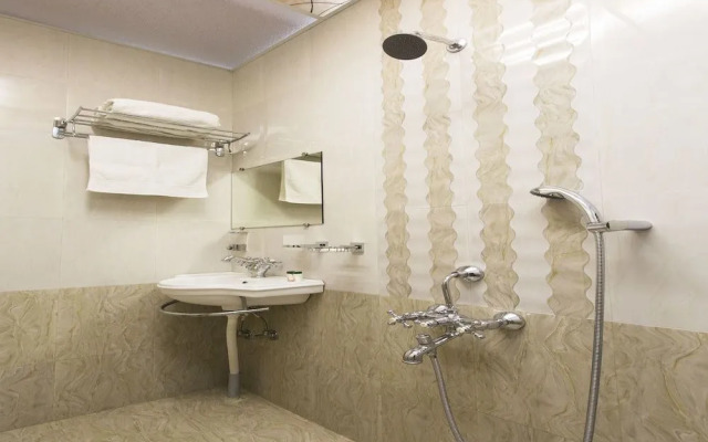 Hotel Shrinivas Executive by OYO Rooms