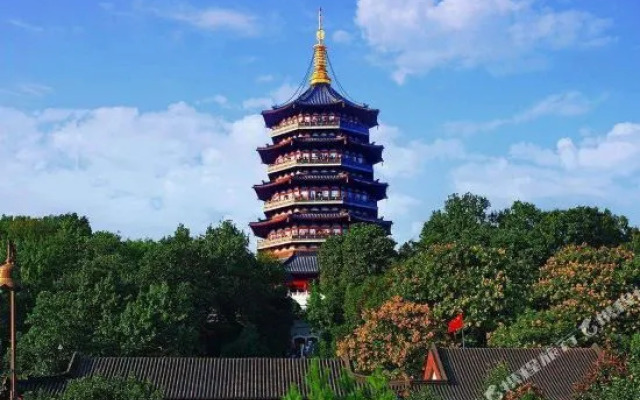 Caifeng Boutique Hotel (Xihu Ding'an Road Subway Station)