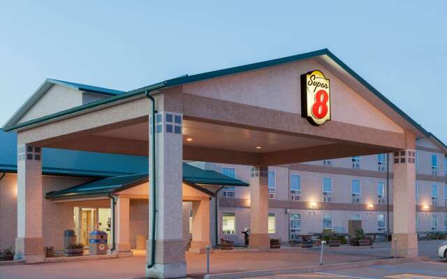 Super 8 by Wyndham Swan River MB