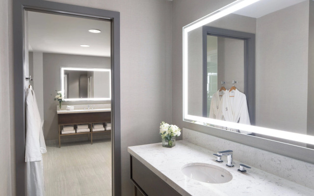 Sheraton Vancouver Guildford Hotel