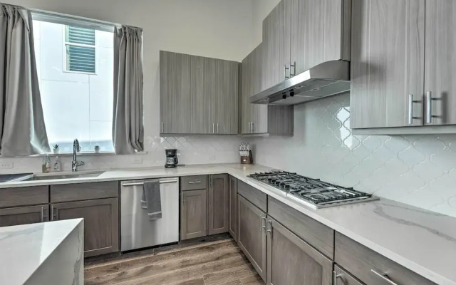 Luxurious & Spacious Austin Home ~ 8 Mi to Dtwn!