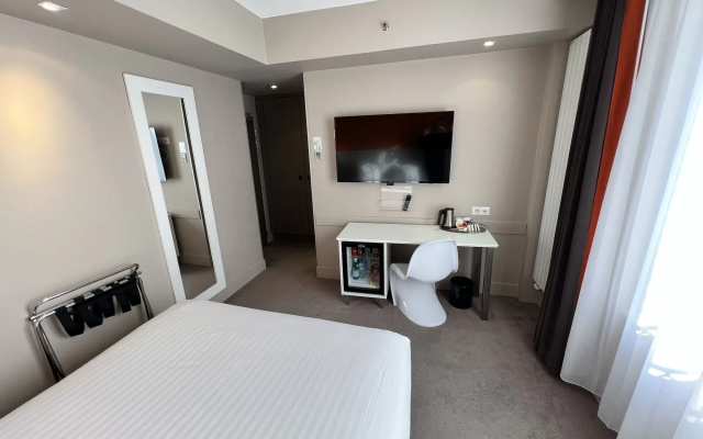Holiday Inn Paris - Auteuil by IHG