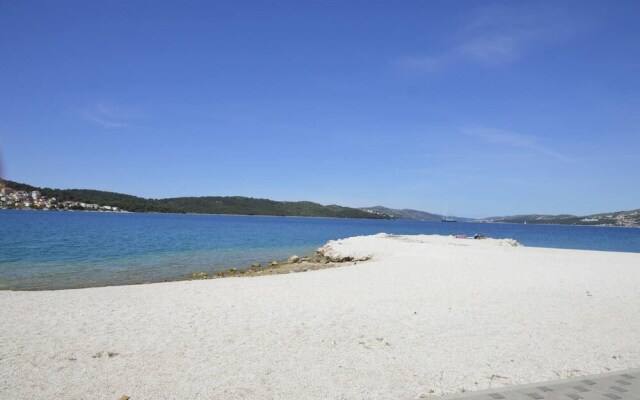 Stunning 2-bed Apartment in Okrug Gornji