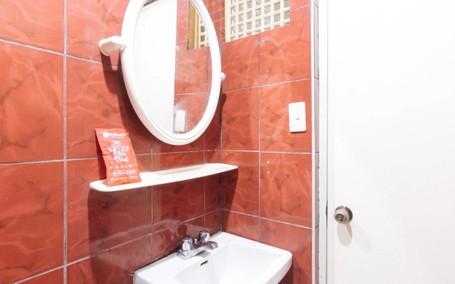 RedDoorz near East Avenue Medical Center