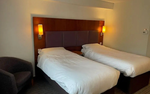 Cat & Lion Country Pub and Hotel