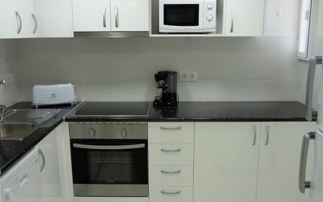 Quaint Apartment in Roses near Nova Sand Beach