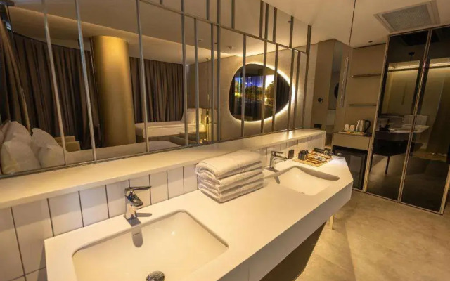 Four Hills Hotel