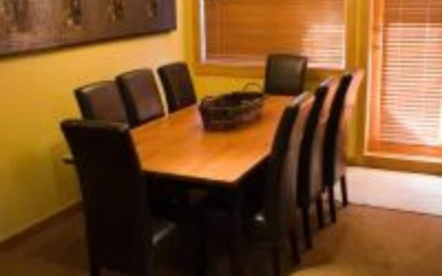 Pinnacle Ridge Chalets by Fernie Lodging Co