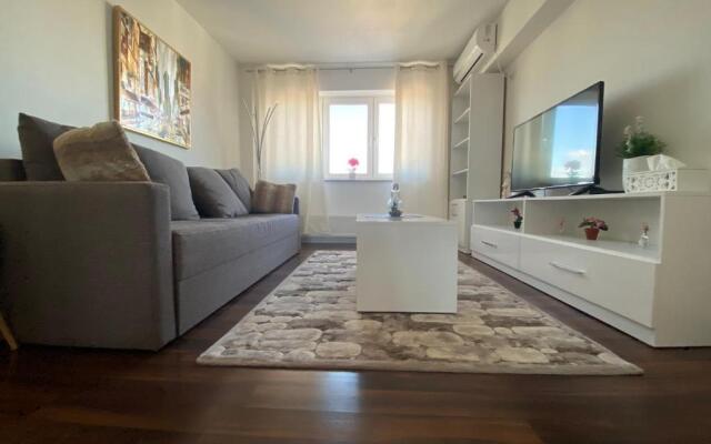 Luxury Apartament Intim Area