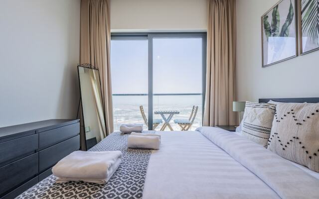 Beautiful Cityscape Views From This Urban Retreat