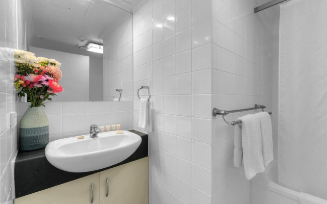 Central Brunswick Apartment Hotel