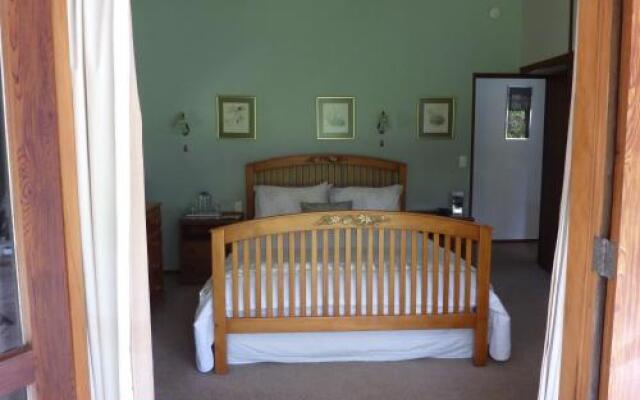 Thorold Country House