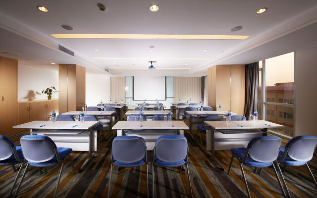 Holiday Inn Express Zhengzhou Airport by IHG