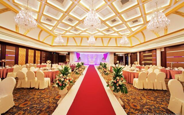 Crowne Plaza Shanghai Nanjing Road by IHG