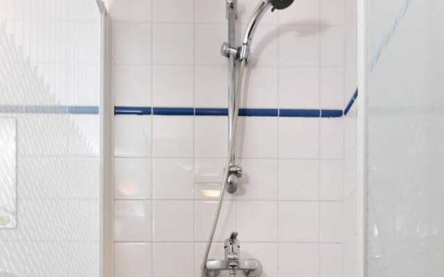 Spacious Luxury Apartment With Beautiful Views of the Marina