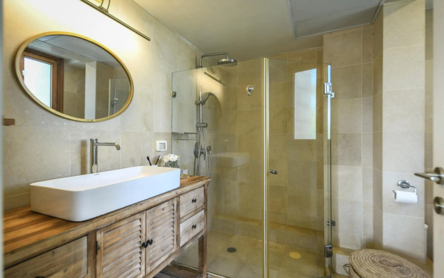 Andromeda 3 Bd apartment with pool & sea view