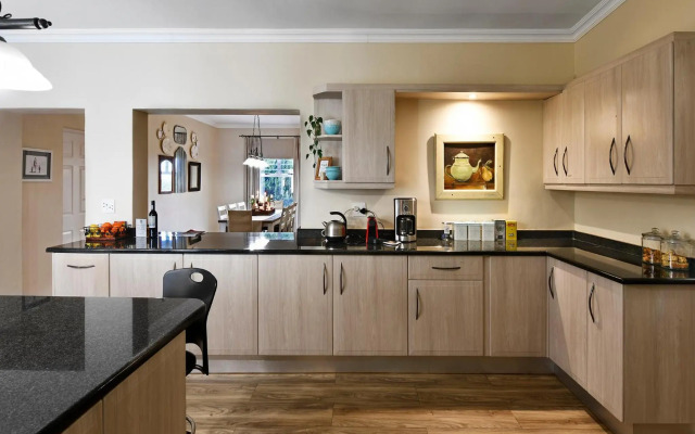 Petit Plaisir is a Romantic Self-catering Cottage on the Side of the Village no1