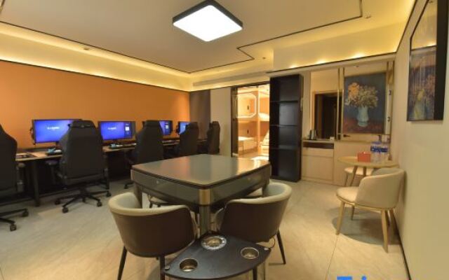 Supreme E-sports Hotel (Guiyang Spray Pool)