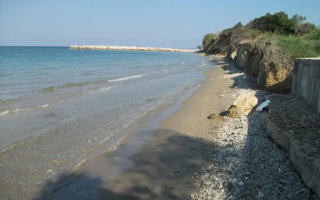 Kavos Psarou Studios and Apartments