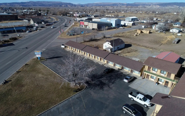 Split Mountain Motel