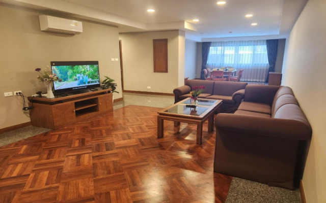 United Tower Thonglor by Aspira