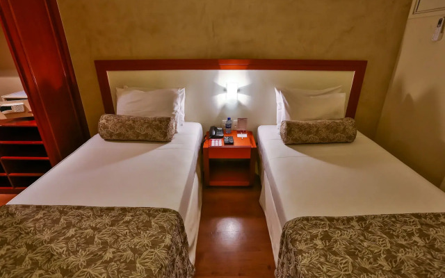 Metropolitan Hotel by Atlantica
