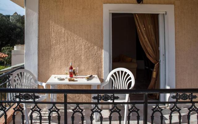 Paradise Bar Luxury Apartments
