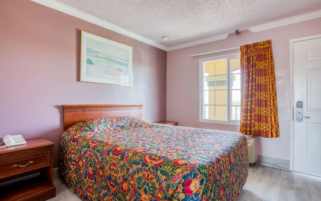 Passport Inn & Suites Corona Hotel