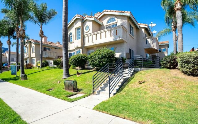 Pacific Beach Townhomes by WanderJaunt