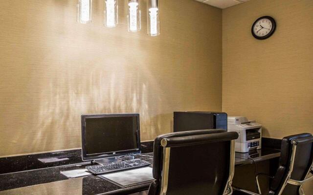 Comfort Suites Stafford Near Sugarland