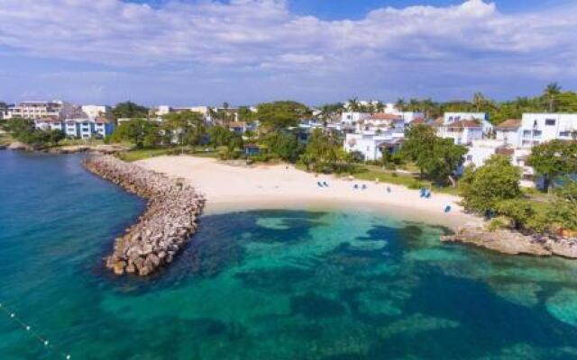 Point Village Beach Studios & Suites
