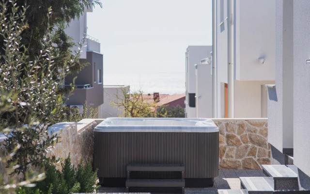 Tomana Apartment with Jacuzzi