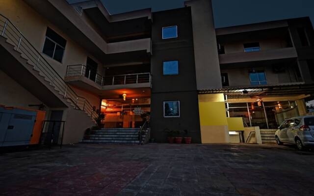 Capital O 16579 Hotel Dream Palace