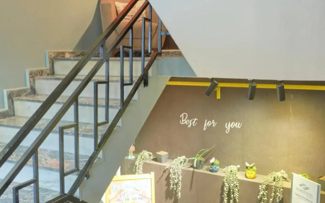 The Breeze Hotel