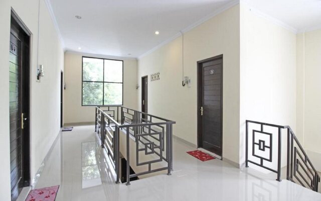 Greenhouse Exclusive Kost Tegalwaras by RedDoorz